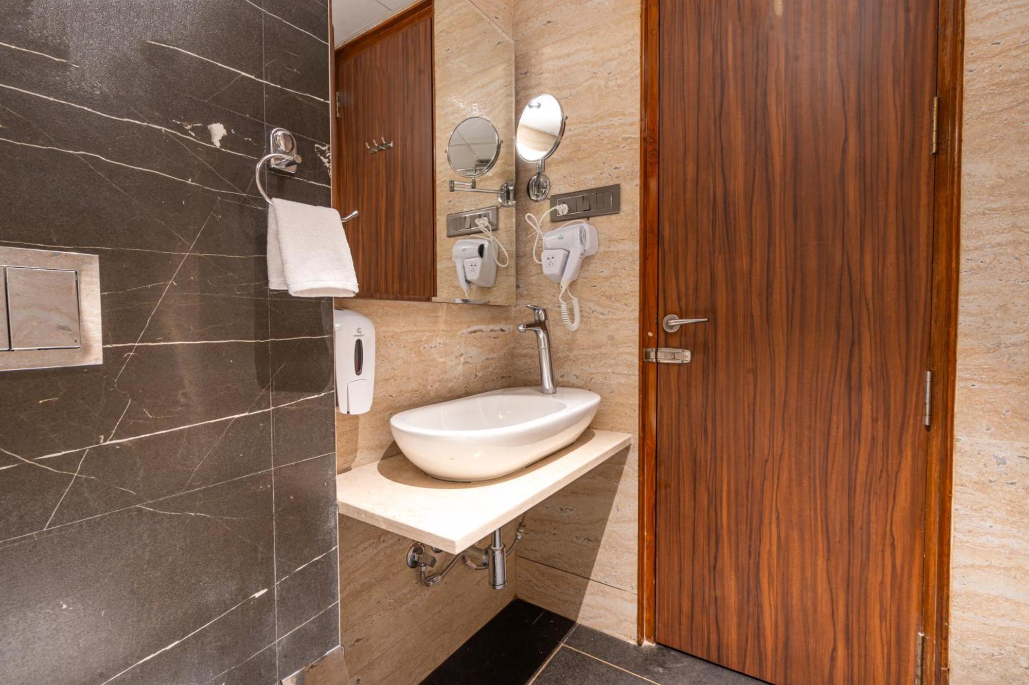 Treebo Premium Heritage Grand -Majiwada Thane Luaran gambar