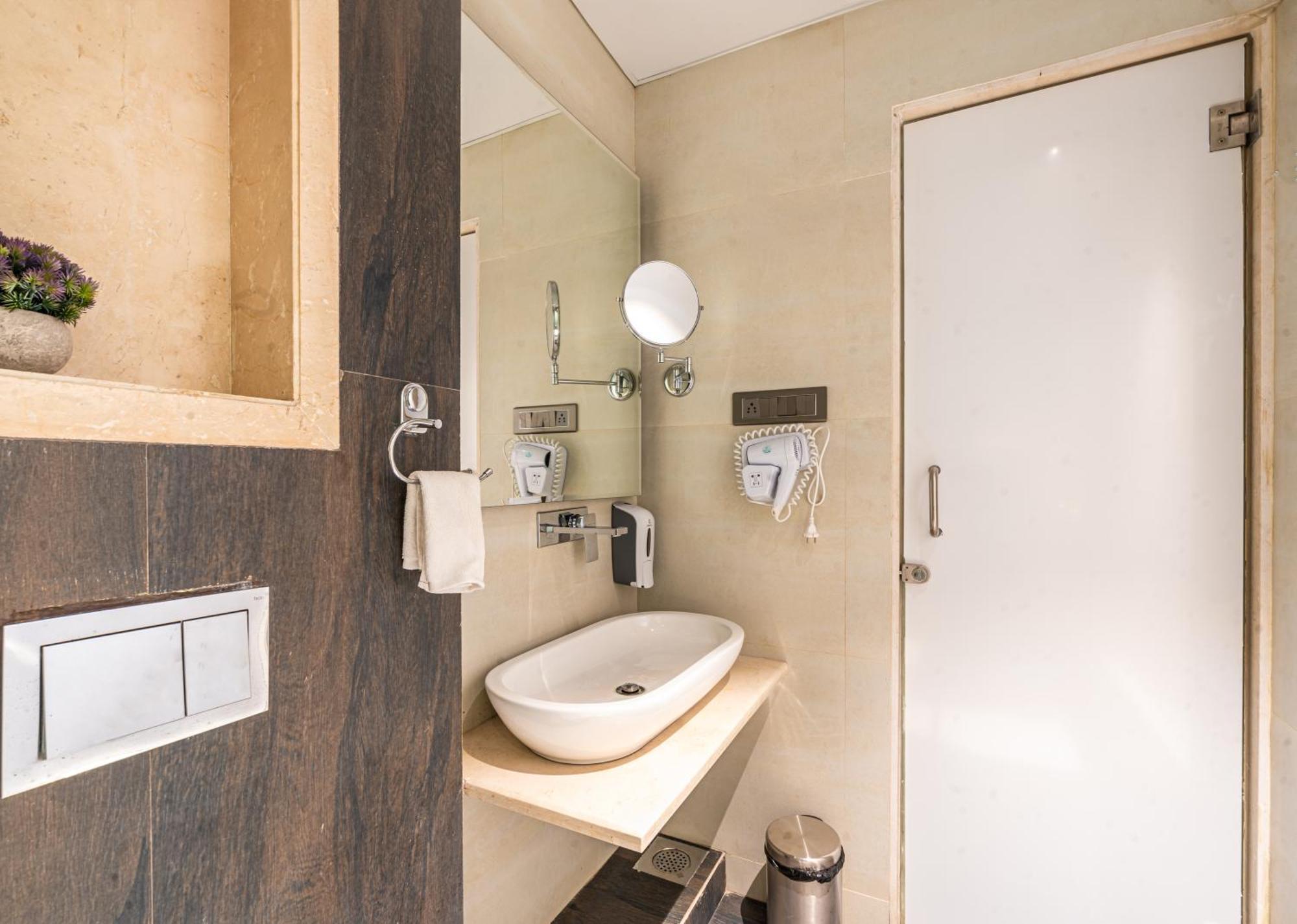 Treebo Premium Heritage Grand -Majiwada Thane Luaran gambar